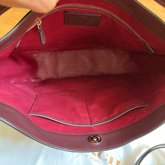 Coach Nomad Hobo Glove Tanned Leather Oxblood - Picture 10 of 12